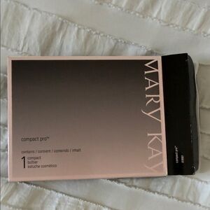 NIB Mary Kay Compact Pro